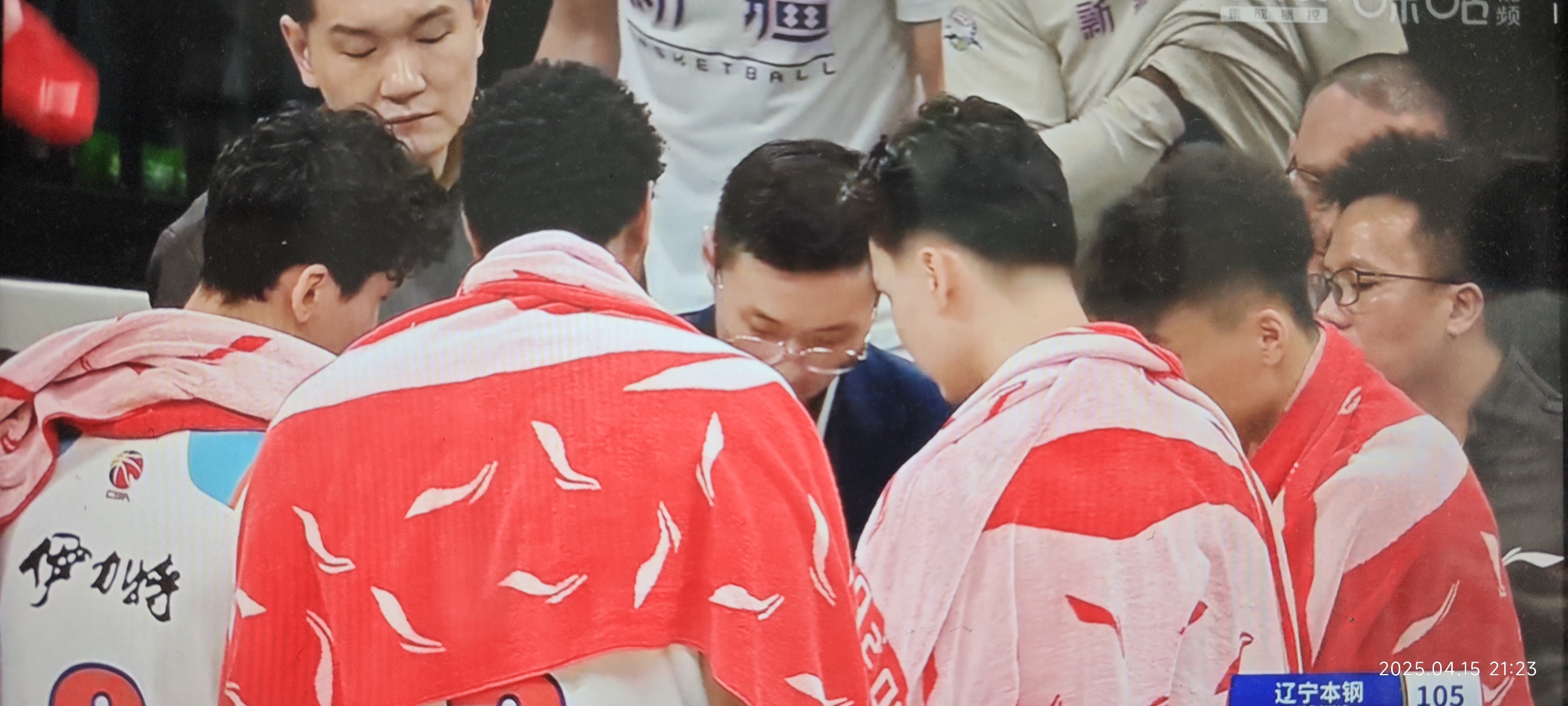 一场经典之战！CBA点燃球迷热情的简单介绍