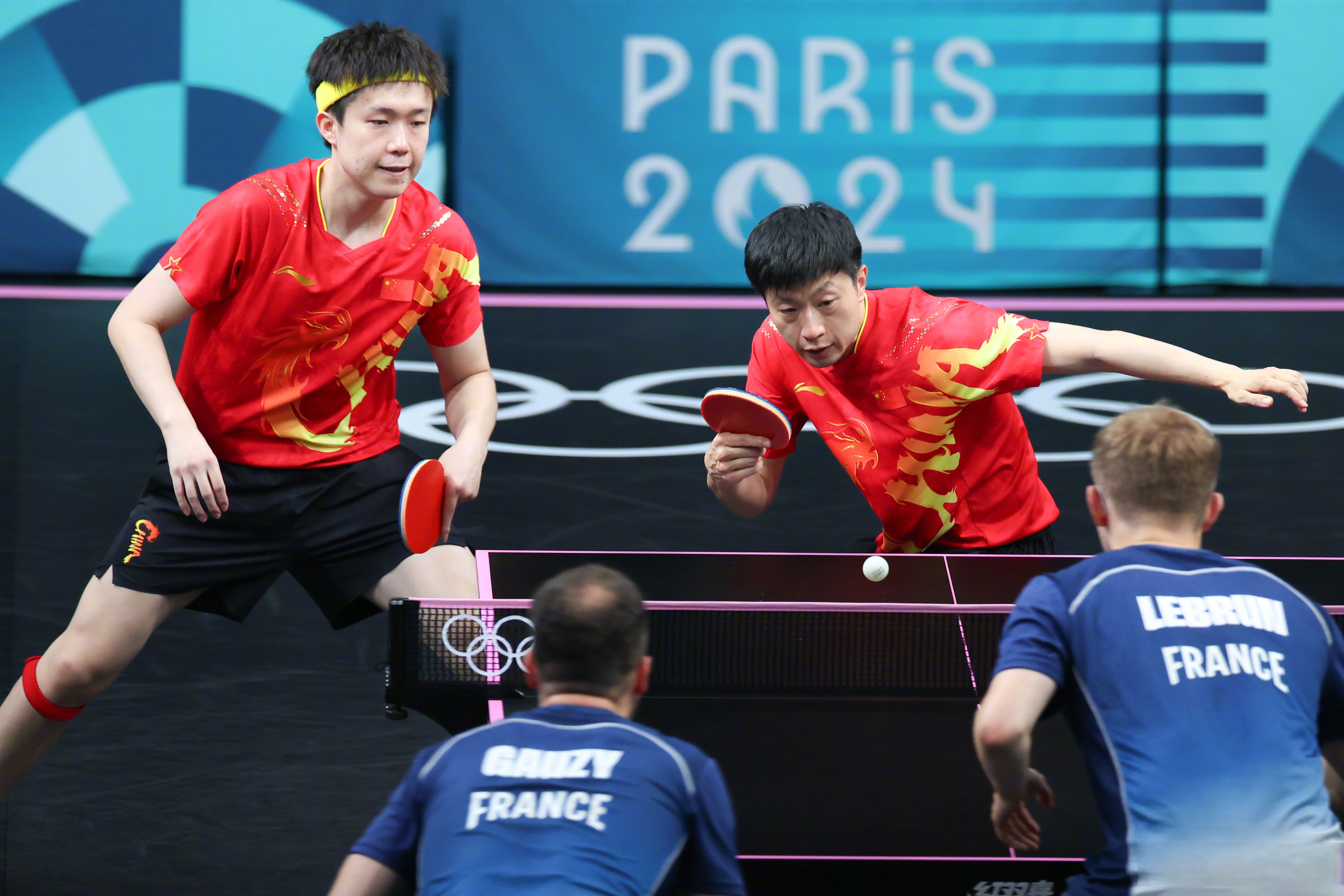 法国队鏖战日本队,王皓统治全场 法国队鏖战日本队,王皓统治全场