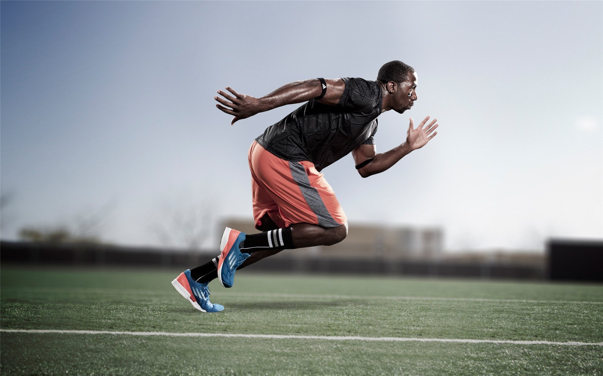 扳机扣下时，在刀刃上完成的人生转折