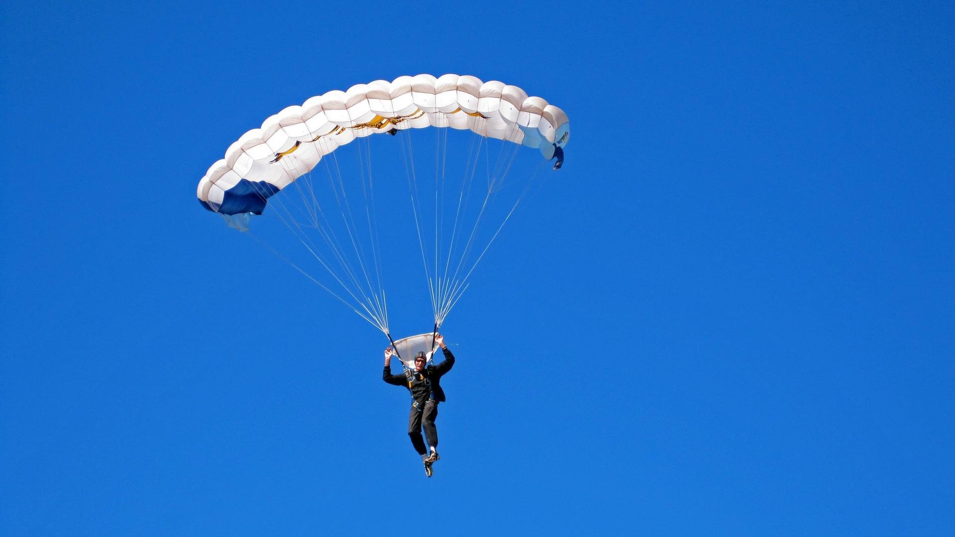 狭路相逢勇者胜，当老鹰的团队利刃遇上太阳的末节死神