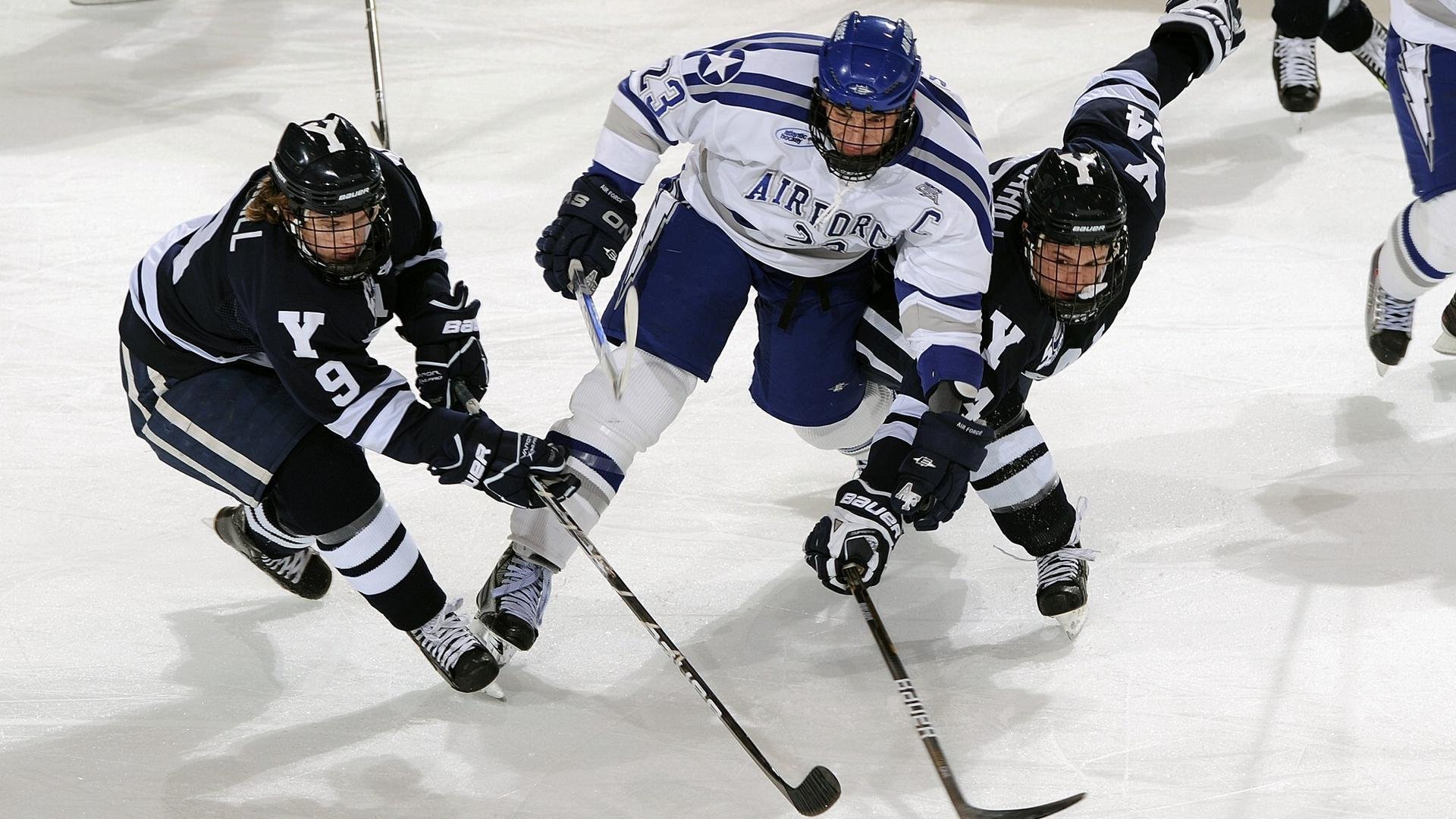 悬崖边的车轮与球场,揭幕战的殊途同归