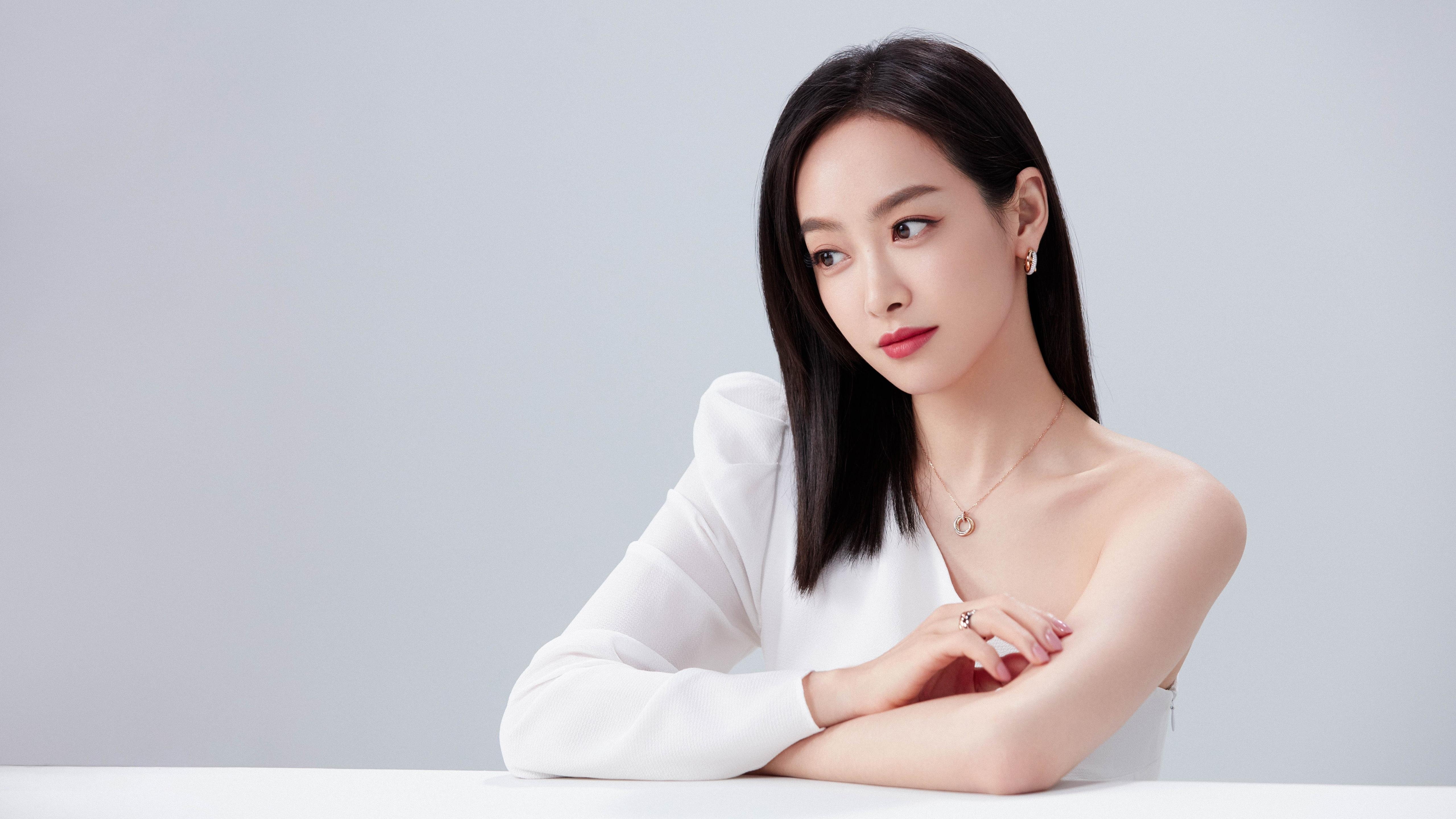 绿茵场与硬木地板的交响，拜仁的魔术与多特的勇士，今夜谁主沉浮？