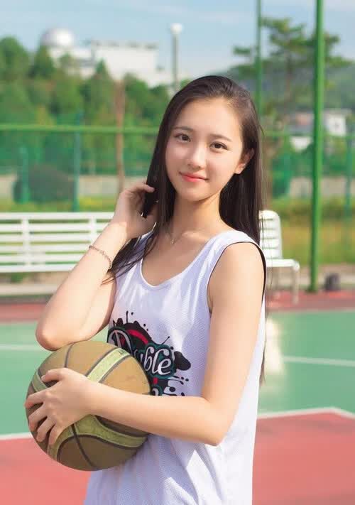 南美雄鹰翱翔，潘帕斯领袖定乾坤，2026世界杯D组关键战，秘鲁狂胜泰国，梅西全场压制写就唯一传奇